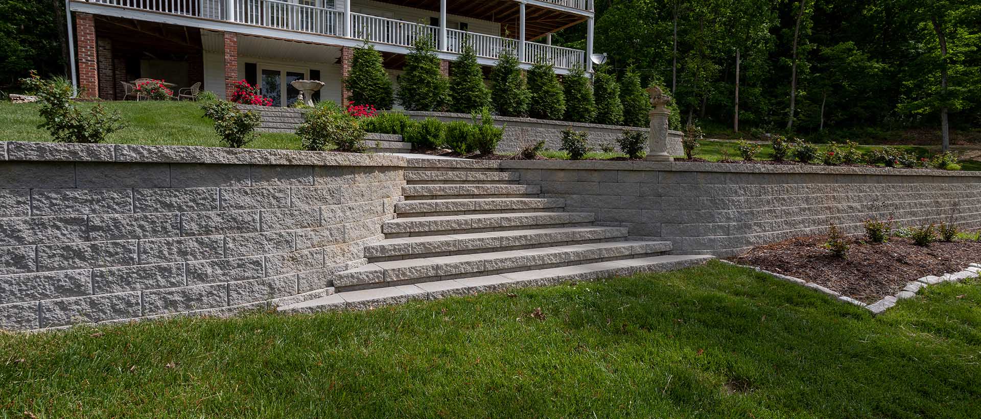 Retaining wall with stairs